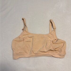 Lightweight Hands-free Pumping and Nursing Bra